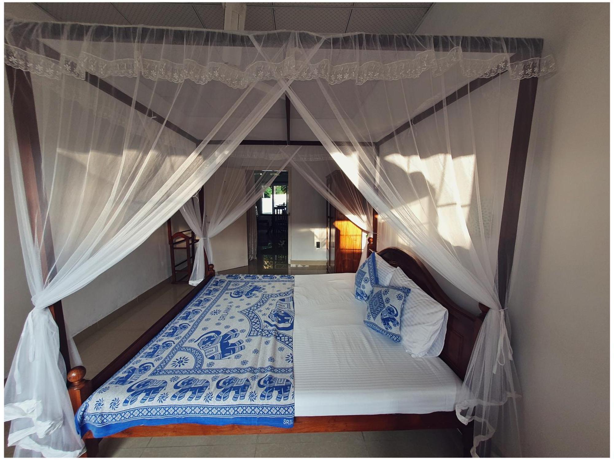 Sri Nimali Guesthouse ฮิกคาดูวา ภายนอก รูปภาพ